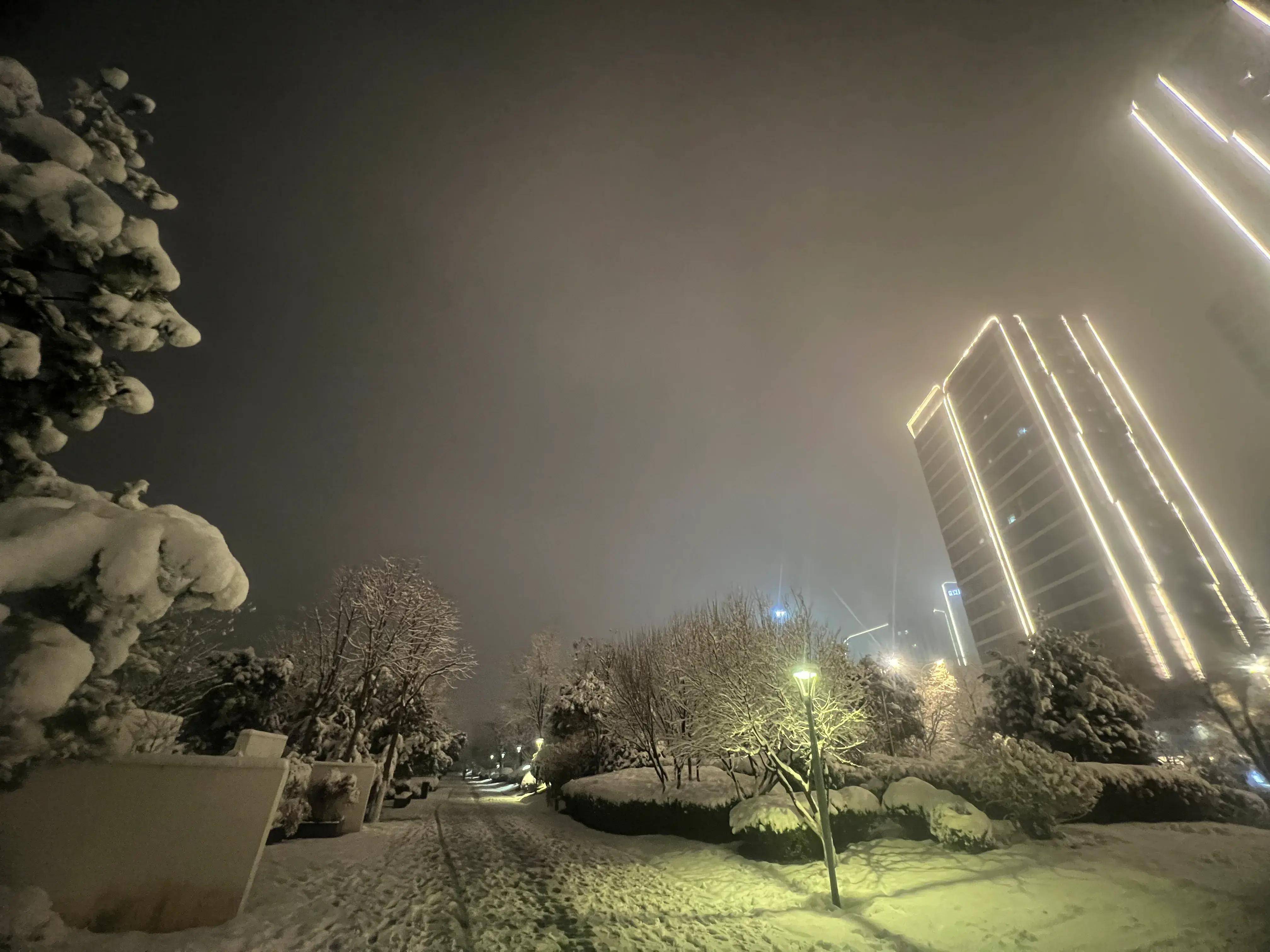 镜头 雪夜古城西安 宛如梦幻般童话世界