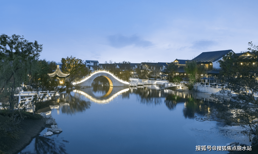 绿城带着理想主义的愿景,与梨园湾一拍即合,在这