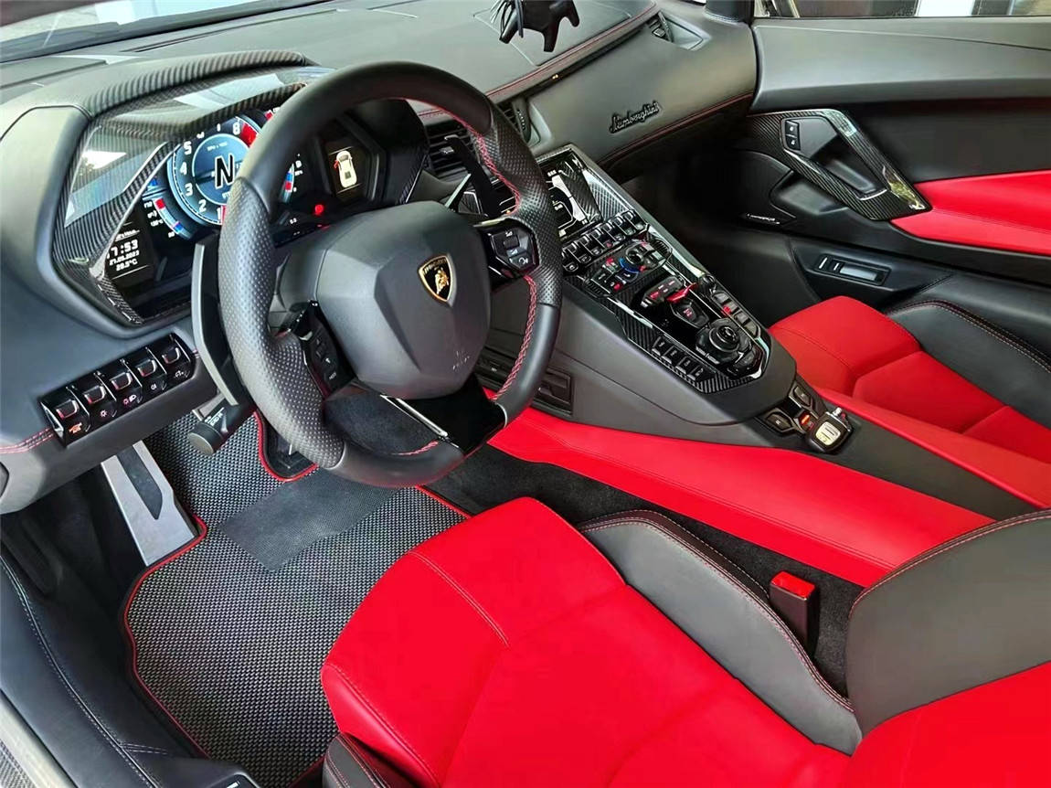 江湖人称"大红牛"兰博基尼 aventador s lp740