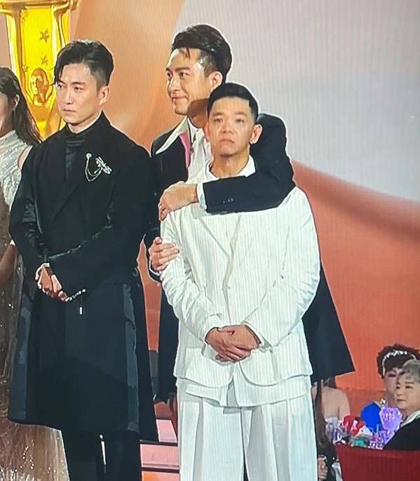 tvb林子善奋斗26年获最佳男配,痛哭跪地,对比内娱分猪肉很讽刺_身材