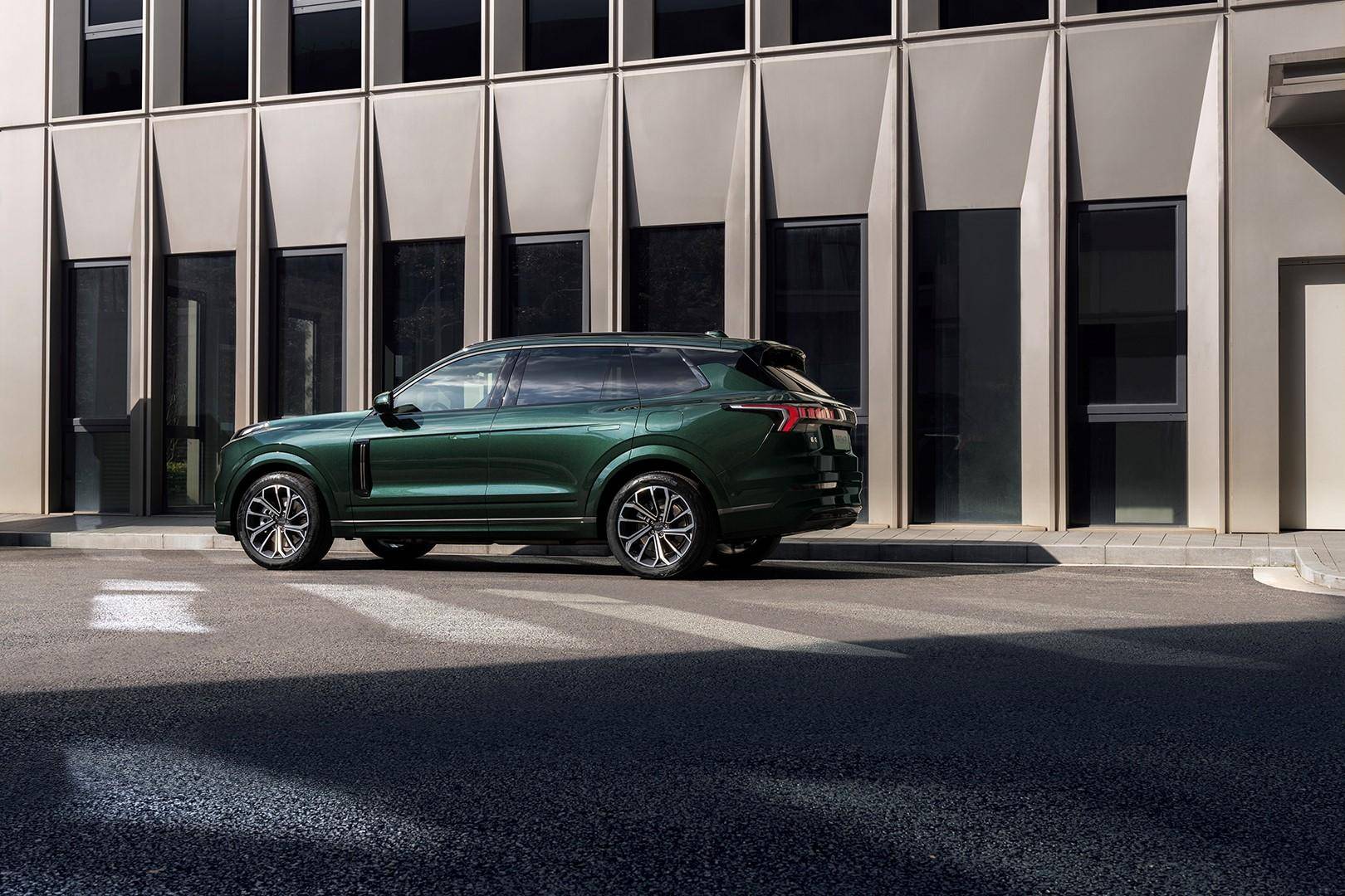 中控屏尺寸加大,座椅可横向移动,2024款领克09 em-p新在哪里?