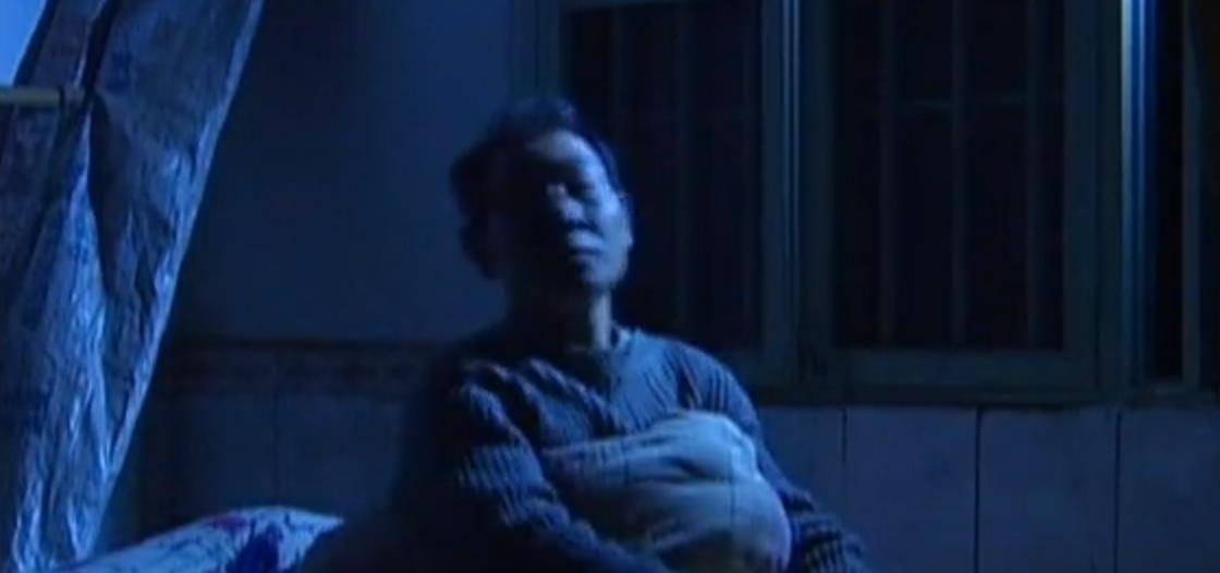 2011年湖南男子连续7天梦到亡母,打开棺材后,牵出重