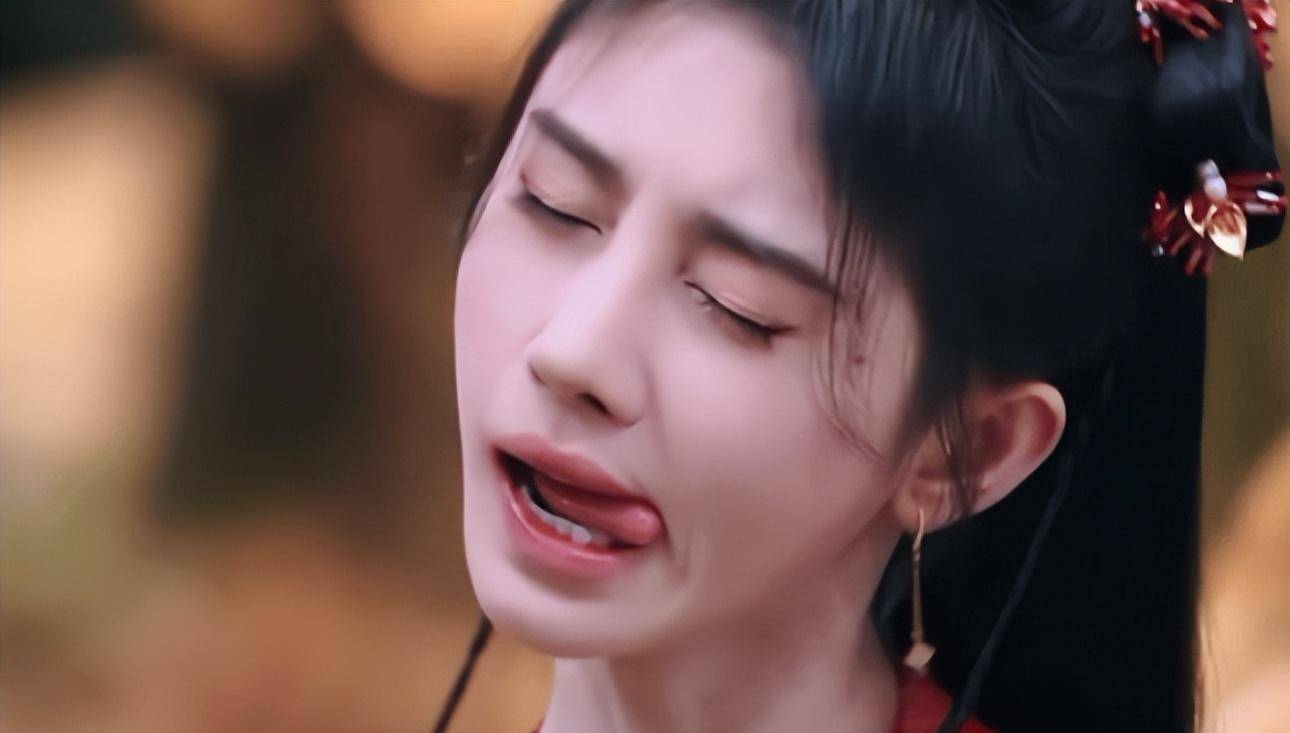 眯眼,咧嘴,伸舌头几乎是常态,观众看得翻白眼也是常态,还是回舞台上唱