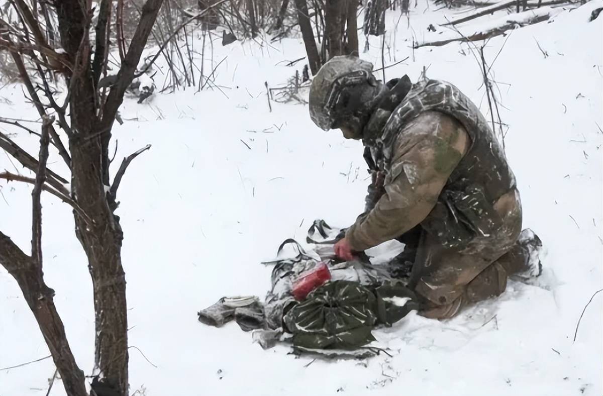 俄羅斯軍隊憑藉溫壓彈等先進武器的優勢,對烏克蘭形成了極大的威脅.