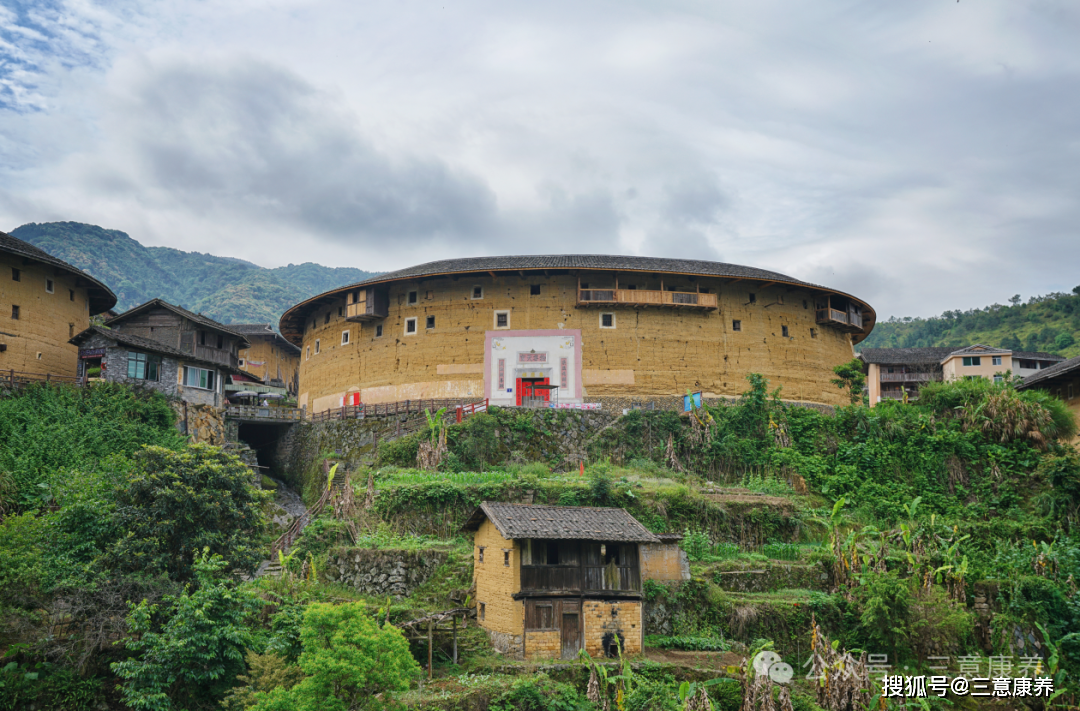 {遊福建土樓 泡天子溫泉}福建龍巖天子溫泉度假區4天3