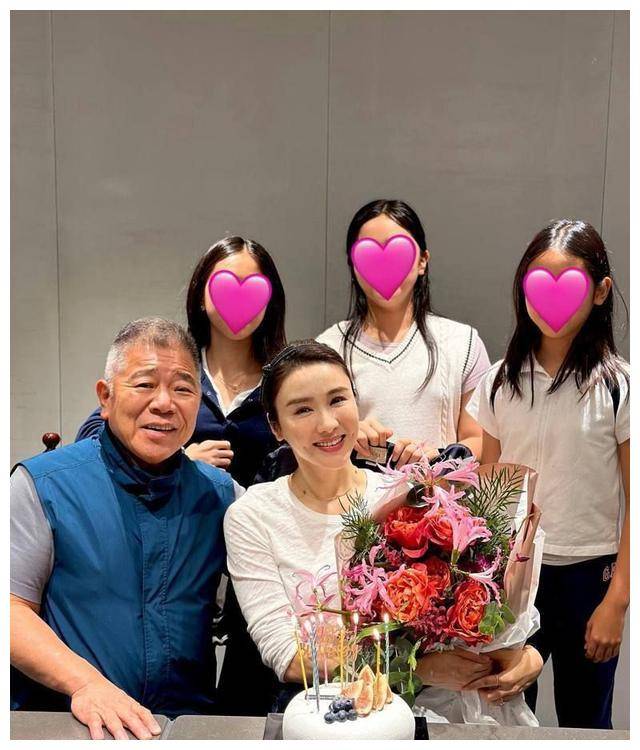 52岁黎姿庆祝结婚15周年!