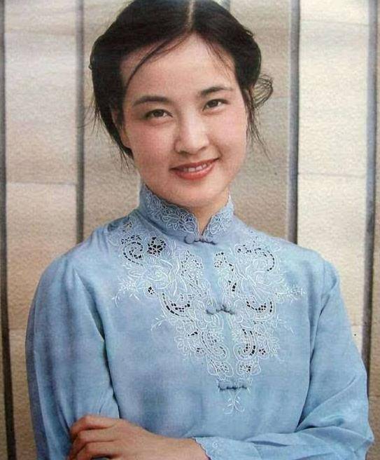 刘晓庆美丽真的好,现场无美颜照曝光,网友:看不出来65岁_保养_年纪