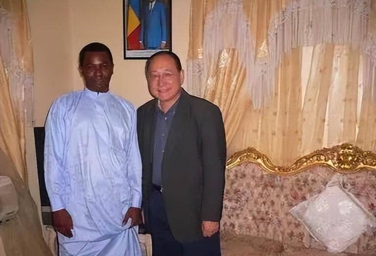 酋长:拥有一支私人武装部队,曾领兵救回中国大使_尼日利亚_胡介_胡父