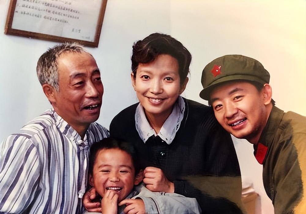 吕丽萍低调回国,模样苍老,孙海英曾发文:没有特殊情况不会回国_美国