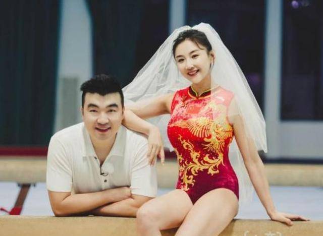 "蹦床小公主"用心了,用她奥运战袍拍婚纱照,中西合璧意义重大_何雯娜