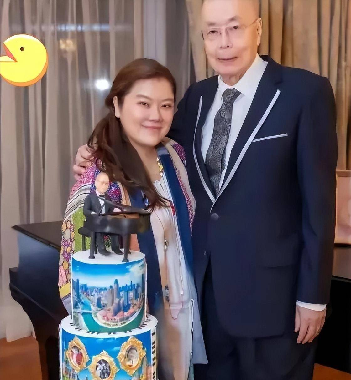 84岁刘诗昆晒全家福,3岁女儿跟儿子颜值惊人,夫妻俩还在期待3胎_孙颖