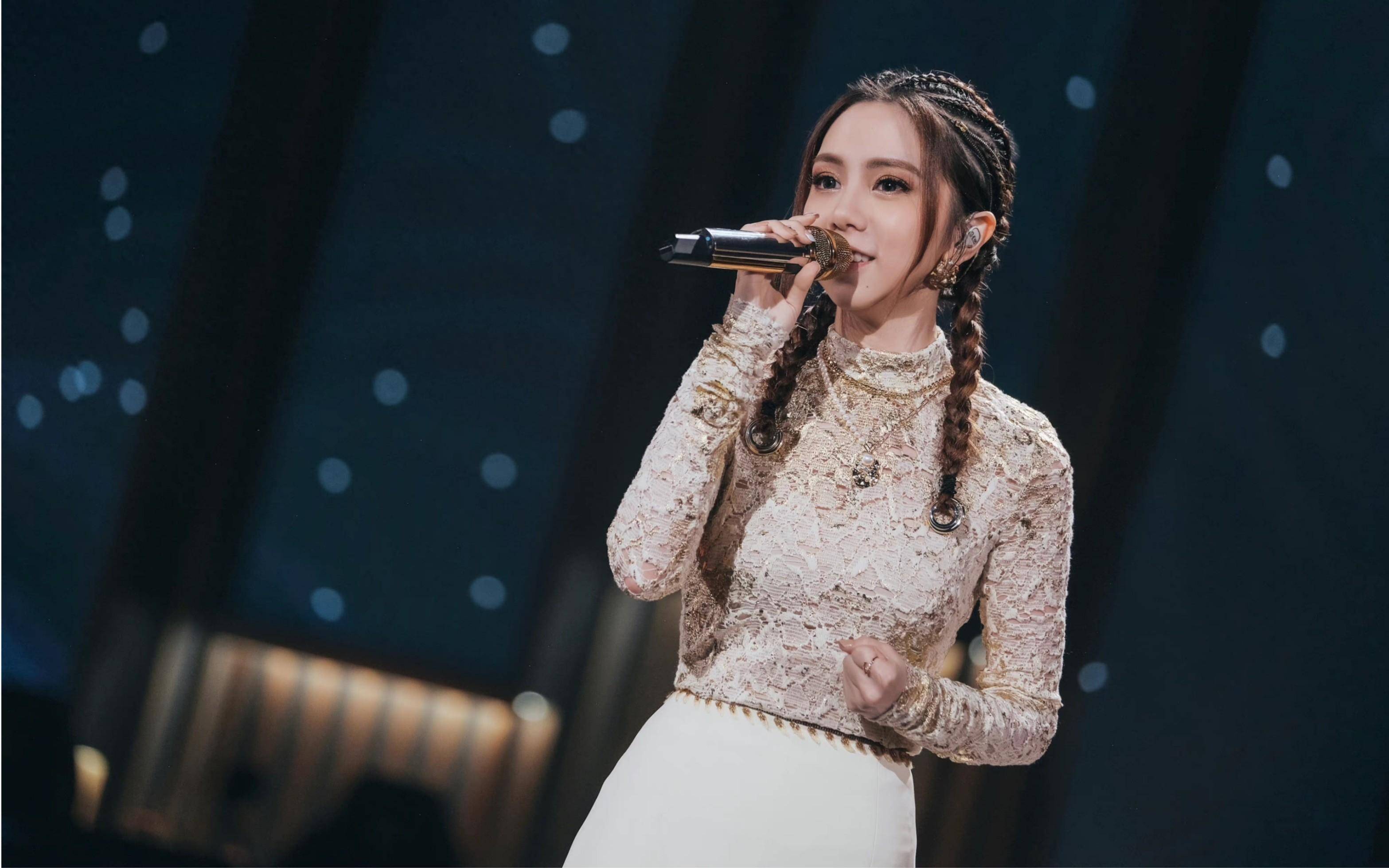 我国最美的十位女歌手,颜值不输影视明星,邓紫棋仅排最后_舞台_身材