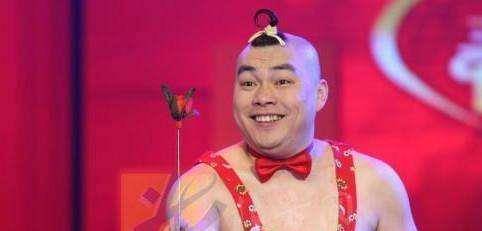 37岁程野拍视频意外露豪宅,古董名酒随处可见,真不愧是赵本山的徒弟