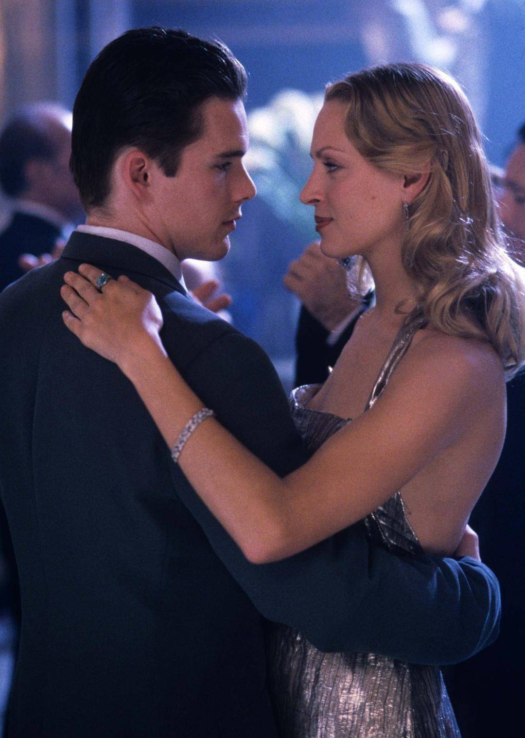 1998年,因为意外怀孕,乌玛答应了伊桑的求婚,据说在此之前,伊桑求过