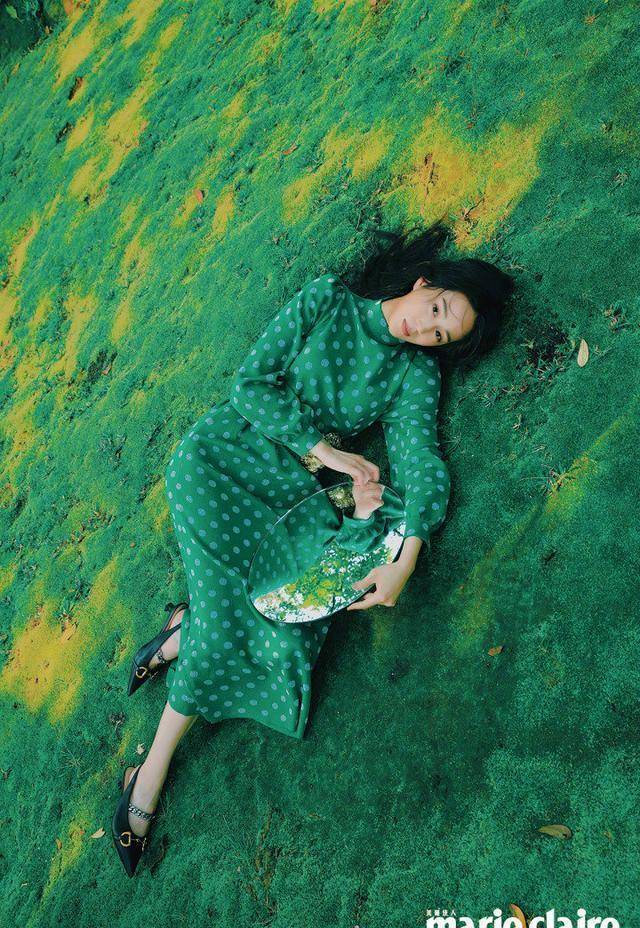 一袭绿色长裙美成森系女孩,气质女神超飒_造型