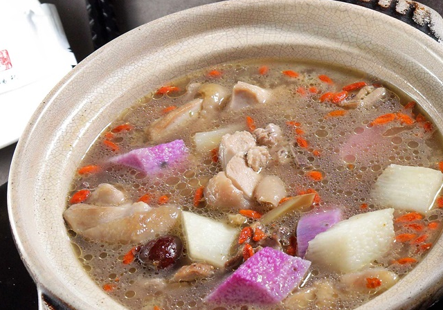 山药枸杞红枣鸡汤!