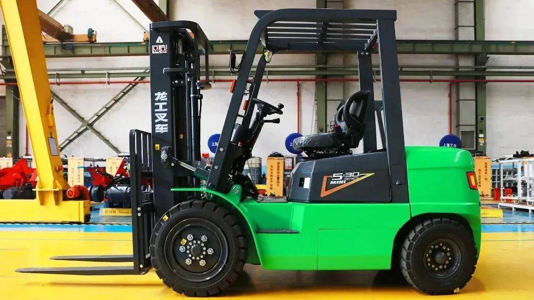 五系列新能源叉车是基于龙工5系列2~3.