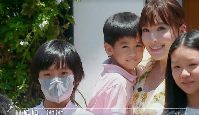 林志颖拍全家福,kimi全程戴着口罩不露脸,原因让林志颖很心疼_生活