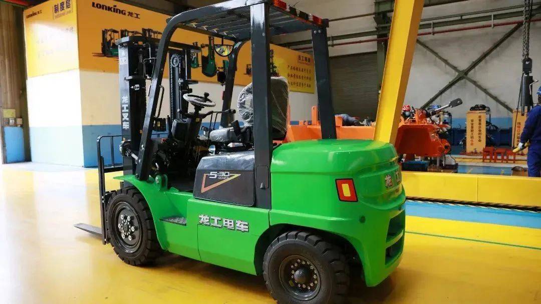 五系列新能源叉车是基于龙工5系列2~3.