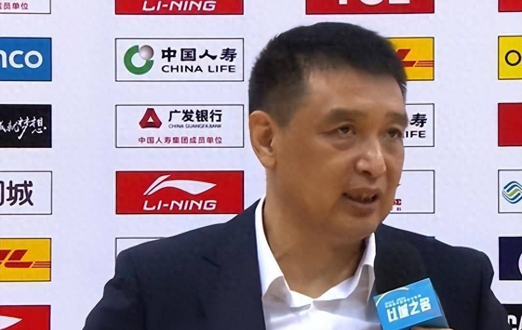 闵鹿蕾夸赞两名球员,不是张帆,也不是邹雨宸_比赛_廖三宁_进攻