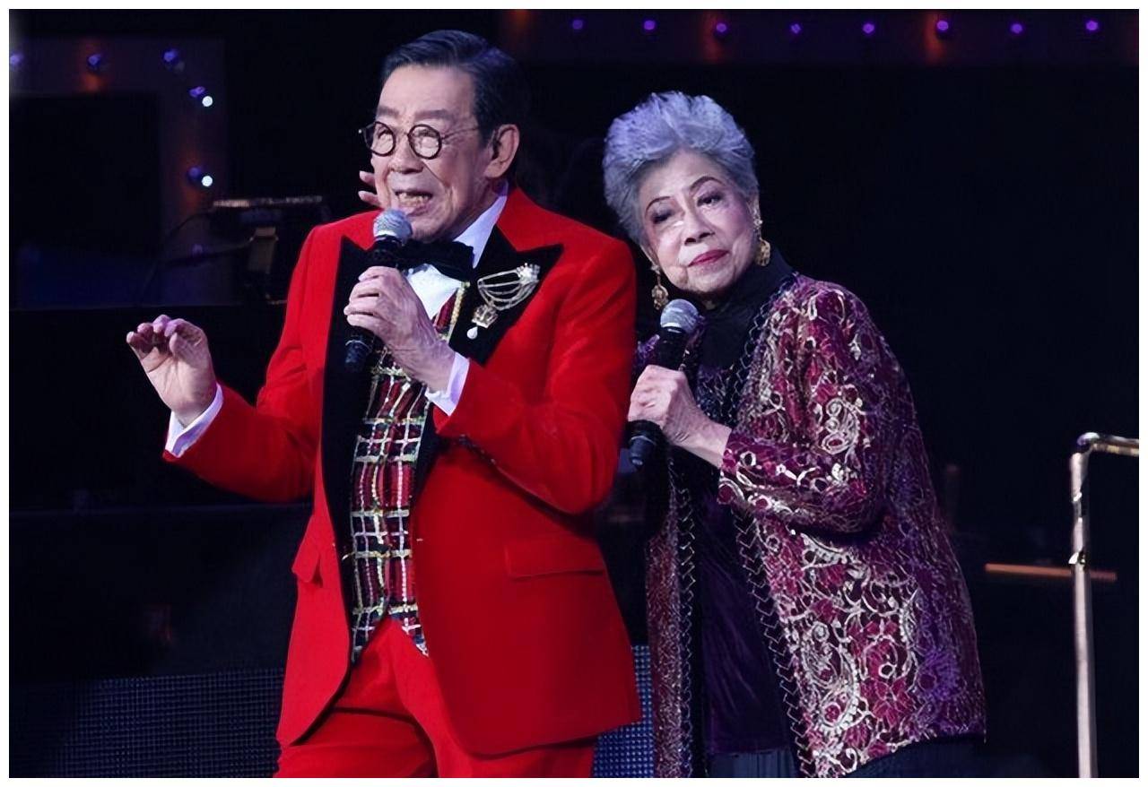 胡枫92岁生日,罗兰惊喜现身让人意外,两人曾被曝秘密结婚_情侣_活动