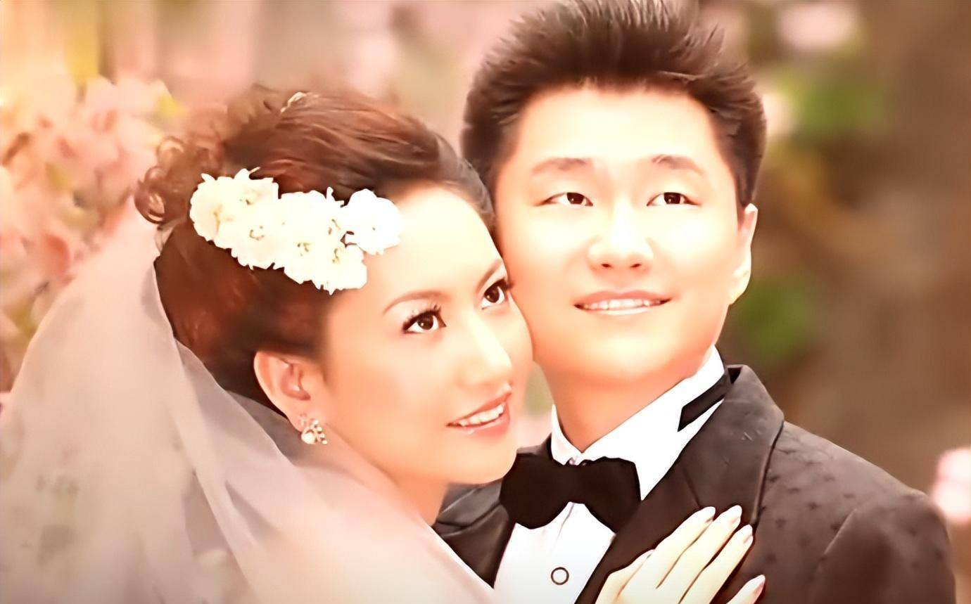 亲友哭成一片,她笑怼:憋回去_王越_王亮_妻子