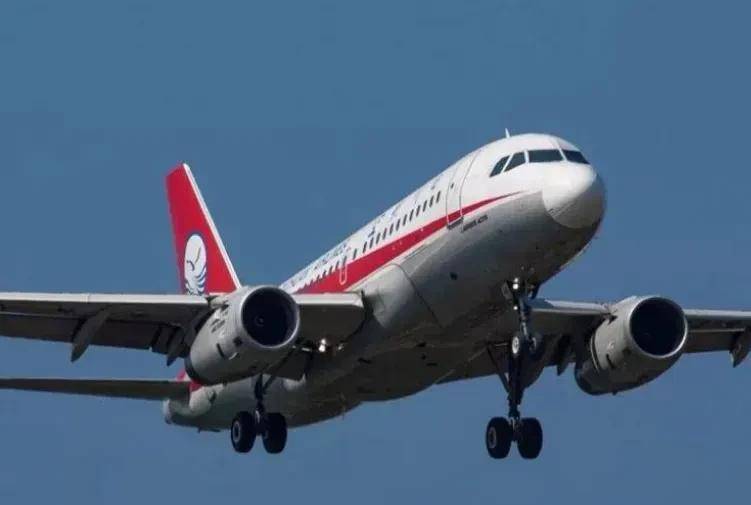 8633事件始末全记录,时隔一年,机长刘传健和一名女乘客相遇_飞机_四川