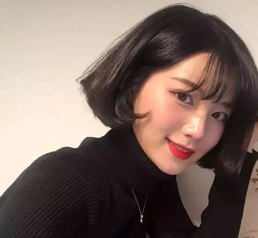 齐脖短发c勾烫,想要瘦脸的妹子来瞅瞅吧!_女生_齐刘海_圆脸