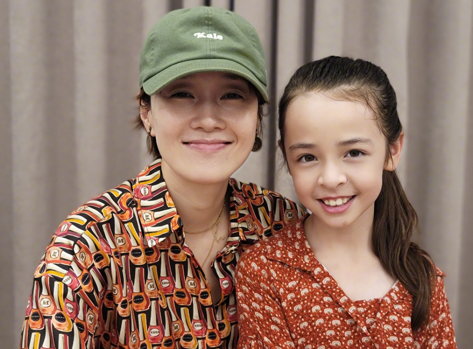 文章小女儿迎10岁生日,马伊琍设宴庆祝,打扮少女比女儿抢镜