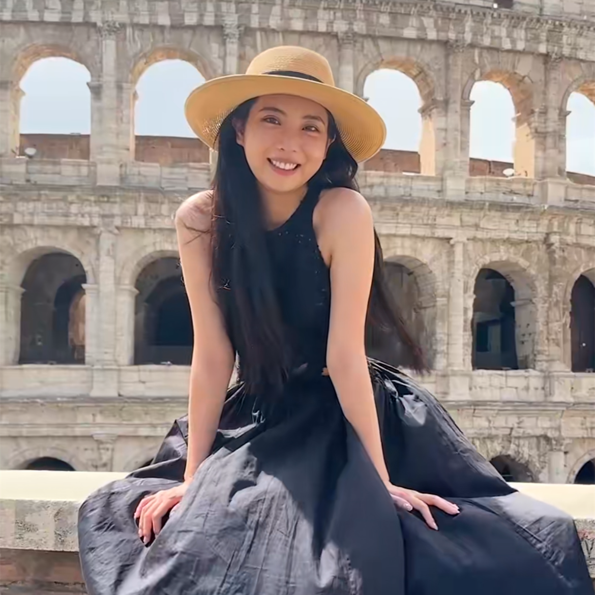 网红玲子求婚喜事变闹剧,前男友开撕求还钱,网友:人品遭质疑_要求