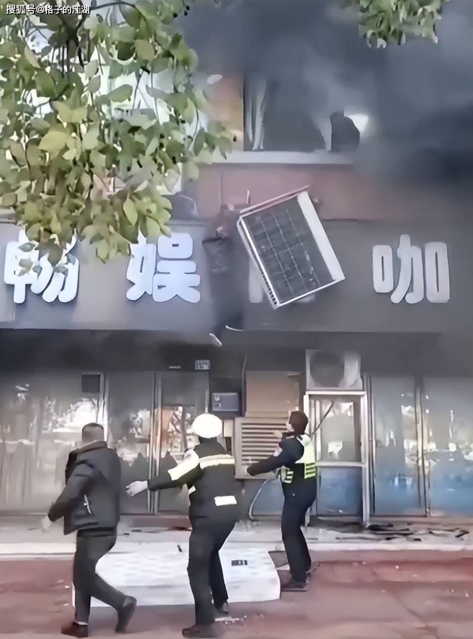 多名学生在新余火灾里遇难,细节越扒越令人悲痛:妈,我出不去了_浓烟