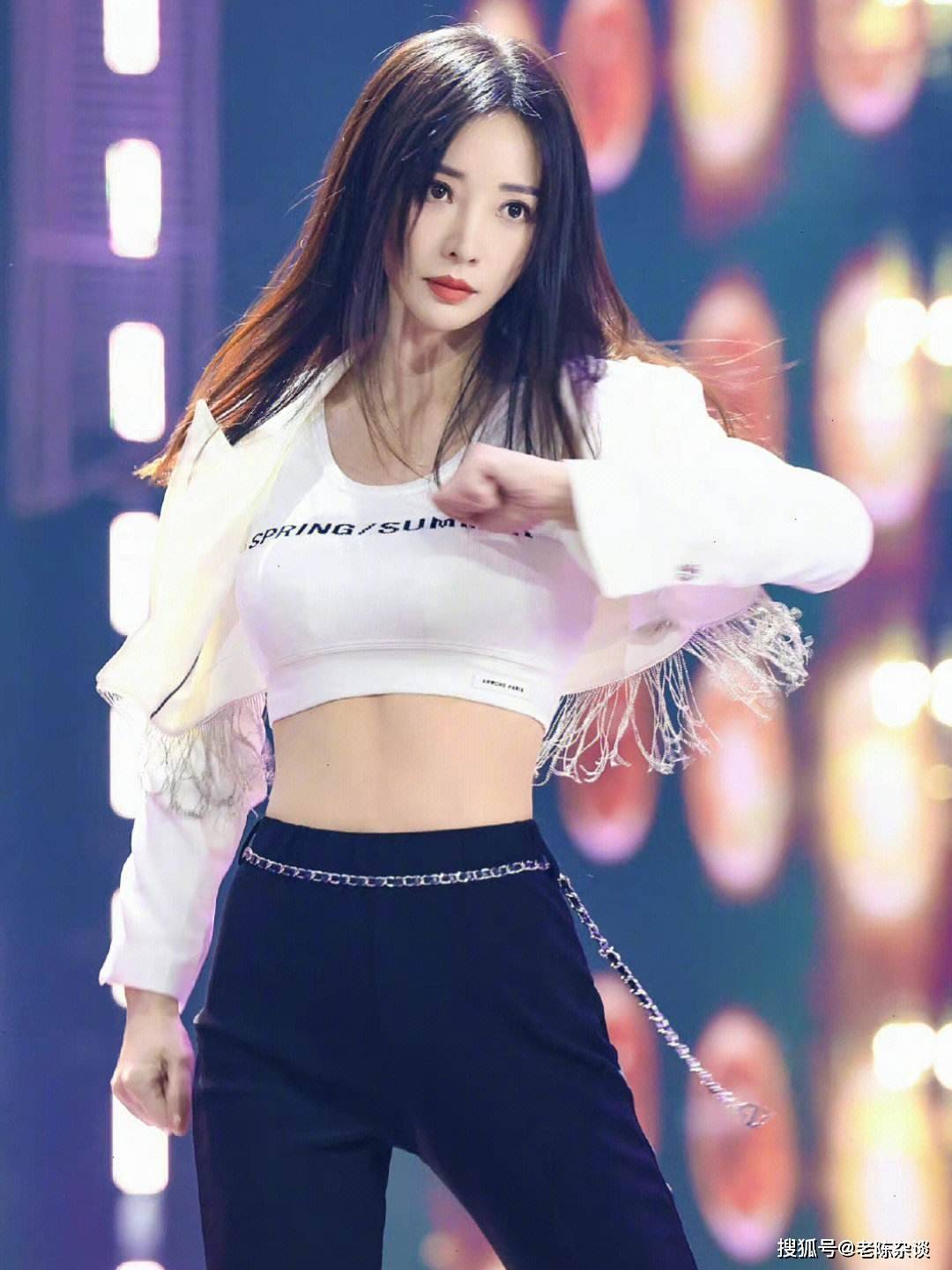 柳岩这身材,内娱究竟谁能比得过啊?_魅力_女神_散发出