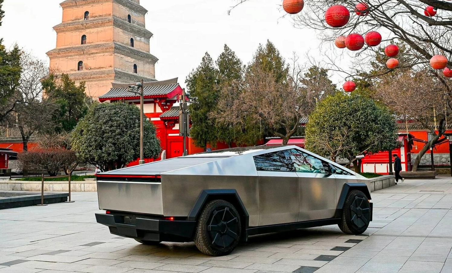 特斯拉cybertruck上街,长近5米7配三电机,搭空气悬挂 后轮转向_搜狐