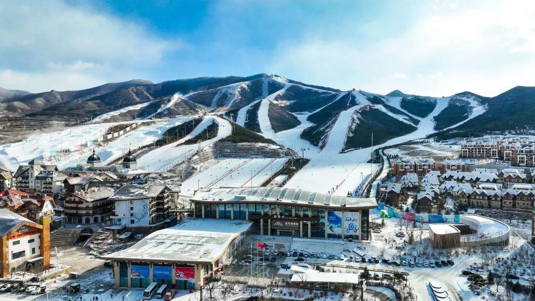 云佛山滑雪场雪道图图片