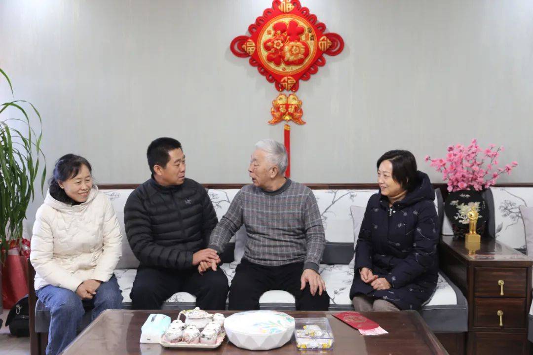 孙晓磊慰问困难职工离退休干部困难残疾人_区委常委_关爱_忻府