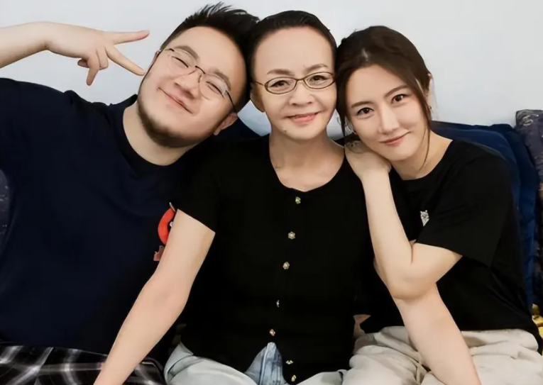 狠人王博谷:半年赚3600万,智取婆婆宋丹丹,小7岁巴图为她痴迷_家庭