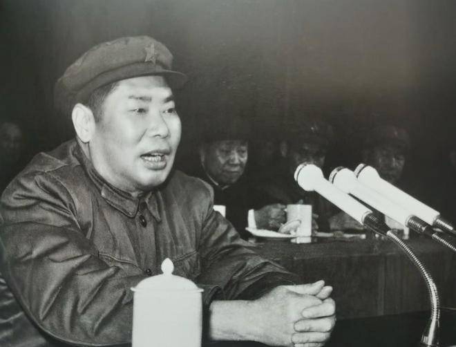 杨得志与许世友两位将军,谁任大军区司令员的时间最久?