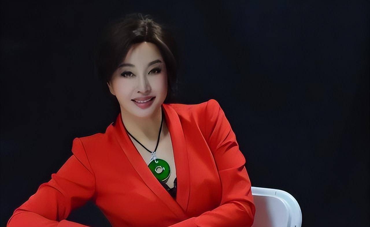 事实证明,71岁"不老女神"刘晓庆,已经迈上一条不归路!_明星_直播_形象