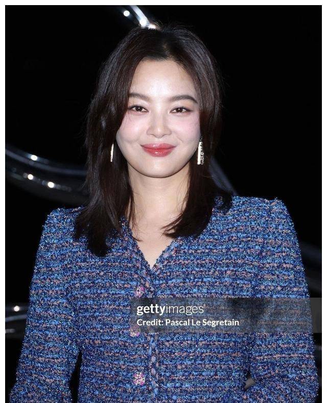 宋慧乔苹果肌大小不一,脸部僵硬嘴歪无法大笑,42岁生图曝光_俞飞鸿