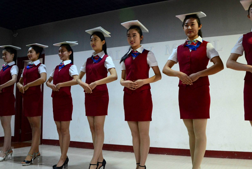 空姐为什么都穿丝袜?4个理由告诉你,夏天还是得穿丝袜!