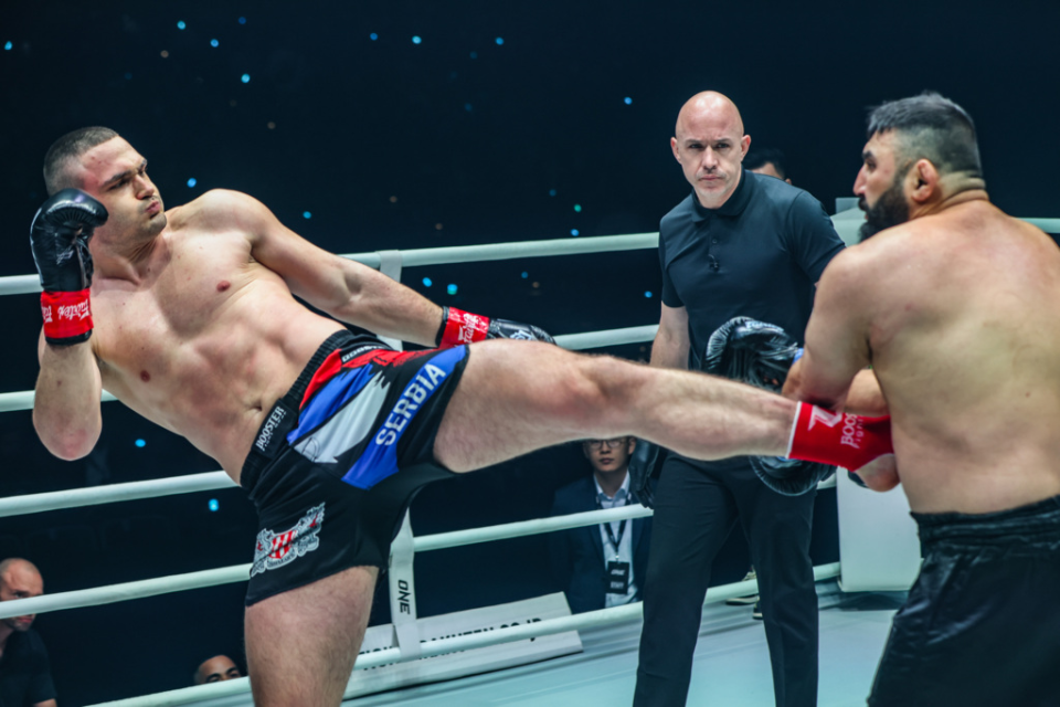 苏泊克完胜卫冕,武尊虽败犹荣,马拉特ko西提猜