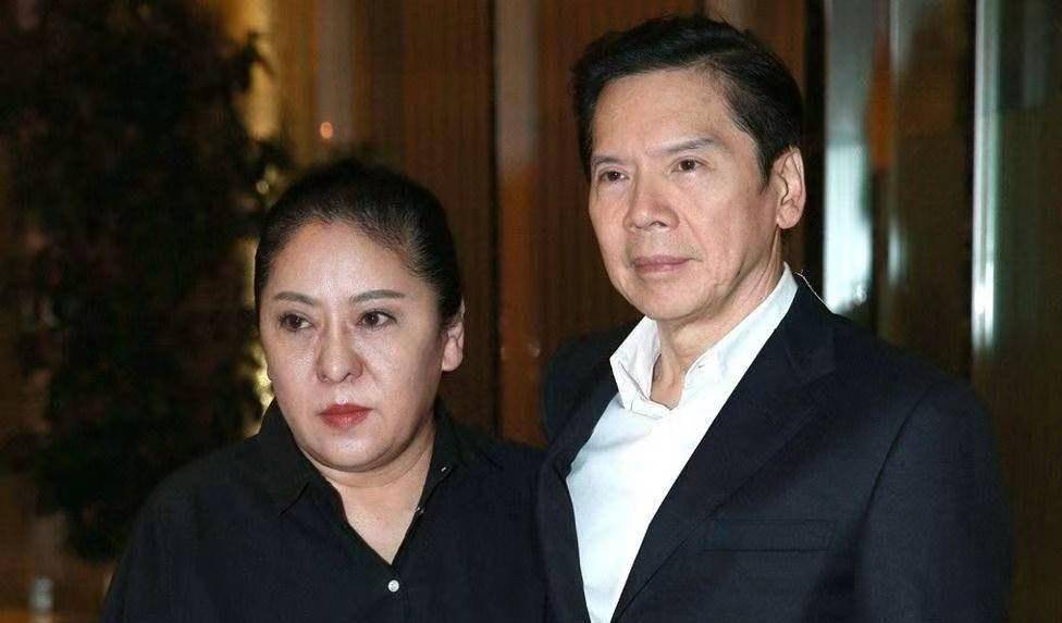 向华强夫妇声讨周星驰,周星驰以三字回应,满是心酸_梁朝伟_公司_赵雪