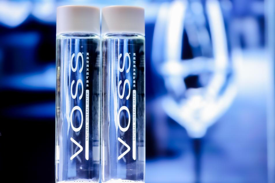 作为官方唯一推荐用水,voss与黑珍珠餐厅指南再续前缘,成就了双方连续