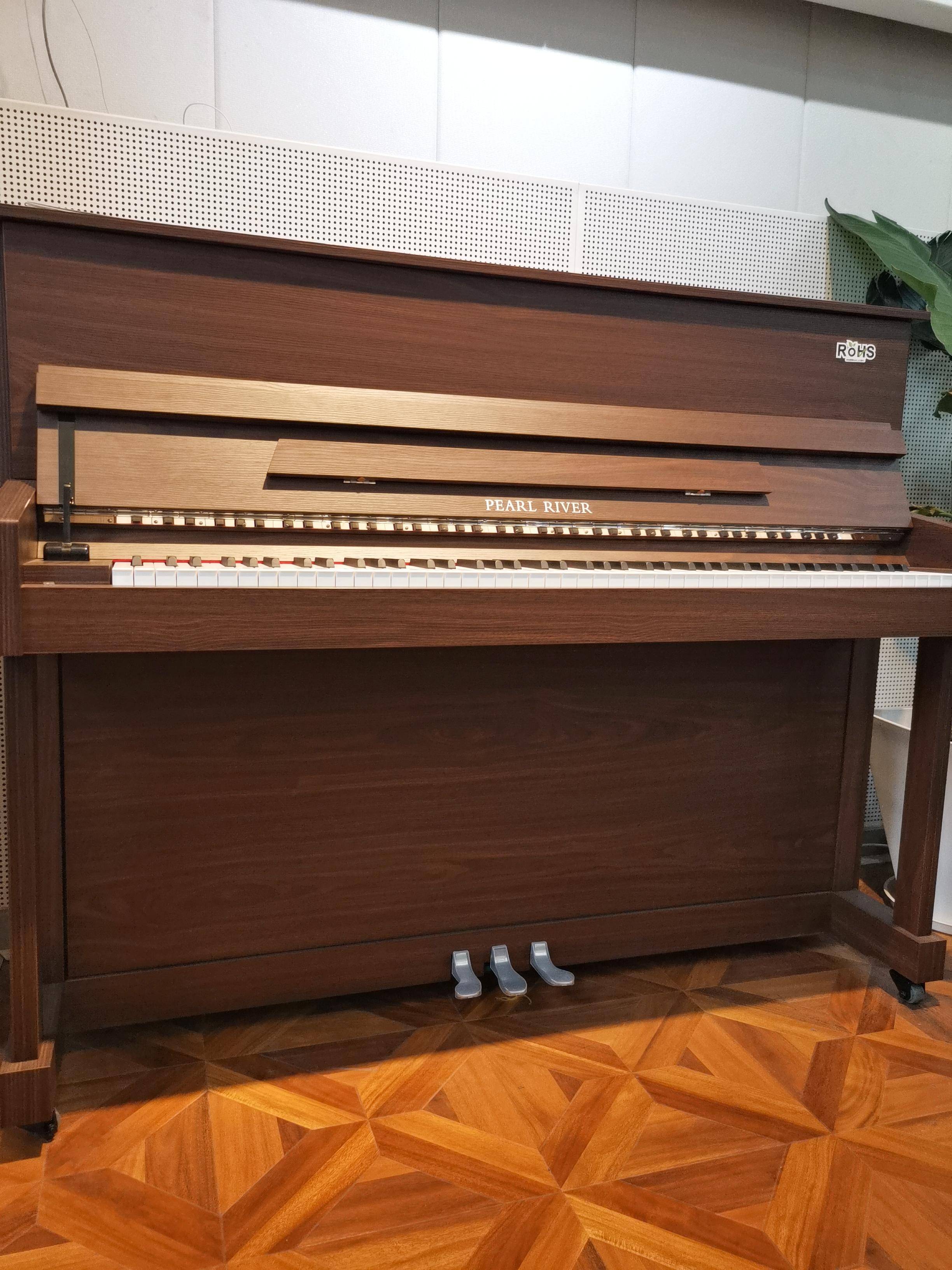 成都珠江钢琴高性价比款式大比拼,多款型号全面评测_进行_音板_产品