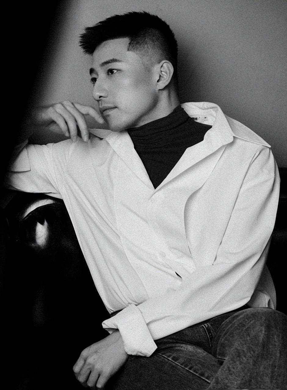 张慧鑫:主持人大赛结束31天后在《正午江苏》主播台迎来31岁_祝福