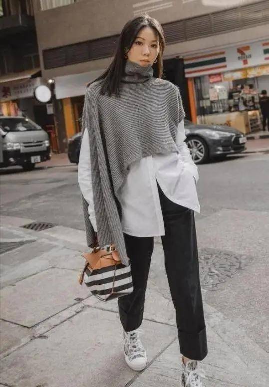 今冬"奶奶裤"彻底火了!搭平底鞋穿,既洋气时髦,又舒适好看