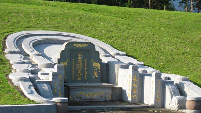 "坟头九两土,子孙辈辈富",是什么意思?九两土指什么_坟墓_柏树_土质