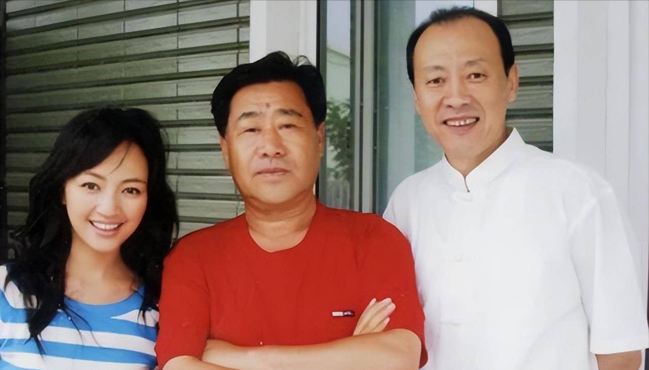 侯天来的事业蒸蒸日上,妻子的默默支持和理解一直是他坚实的后盾.