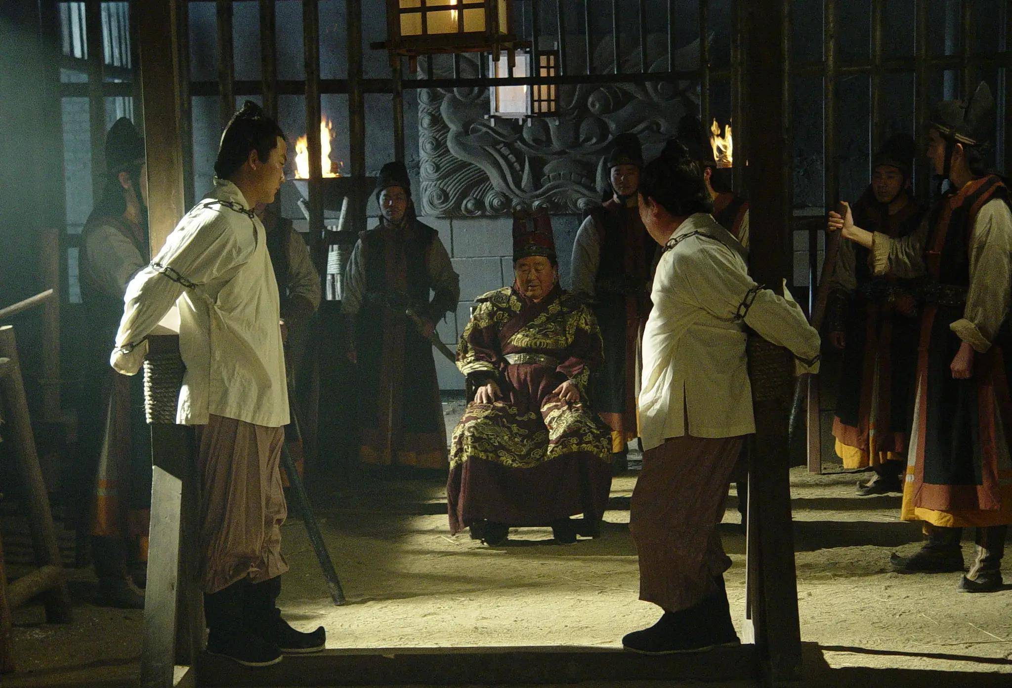 皇上天天催,三法司面临重大压力,没有办法,只能采用东厂,西厂上刑的