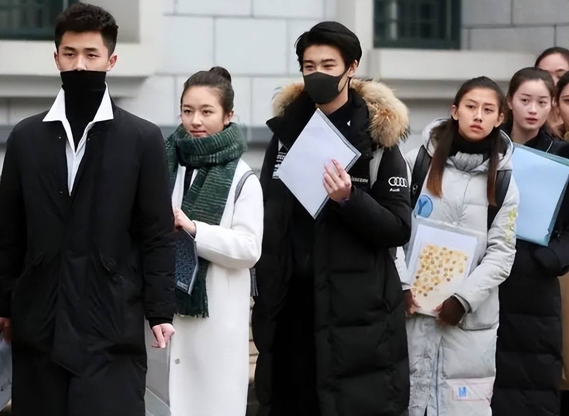 有一种"痛"叫删不掉的艺考照,关晓彤古力娜扎甜美,杨幂变化大_表演